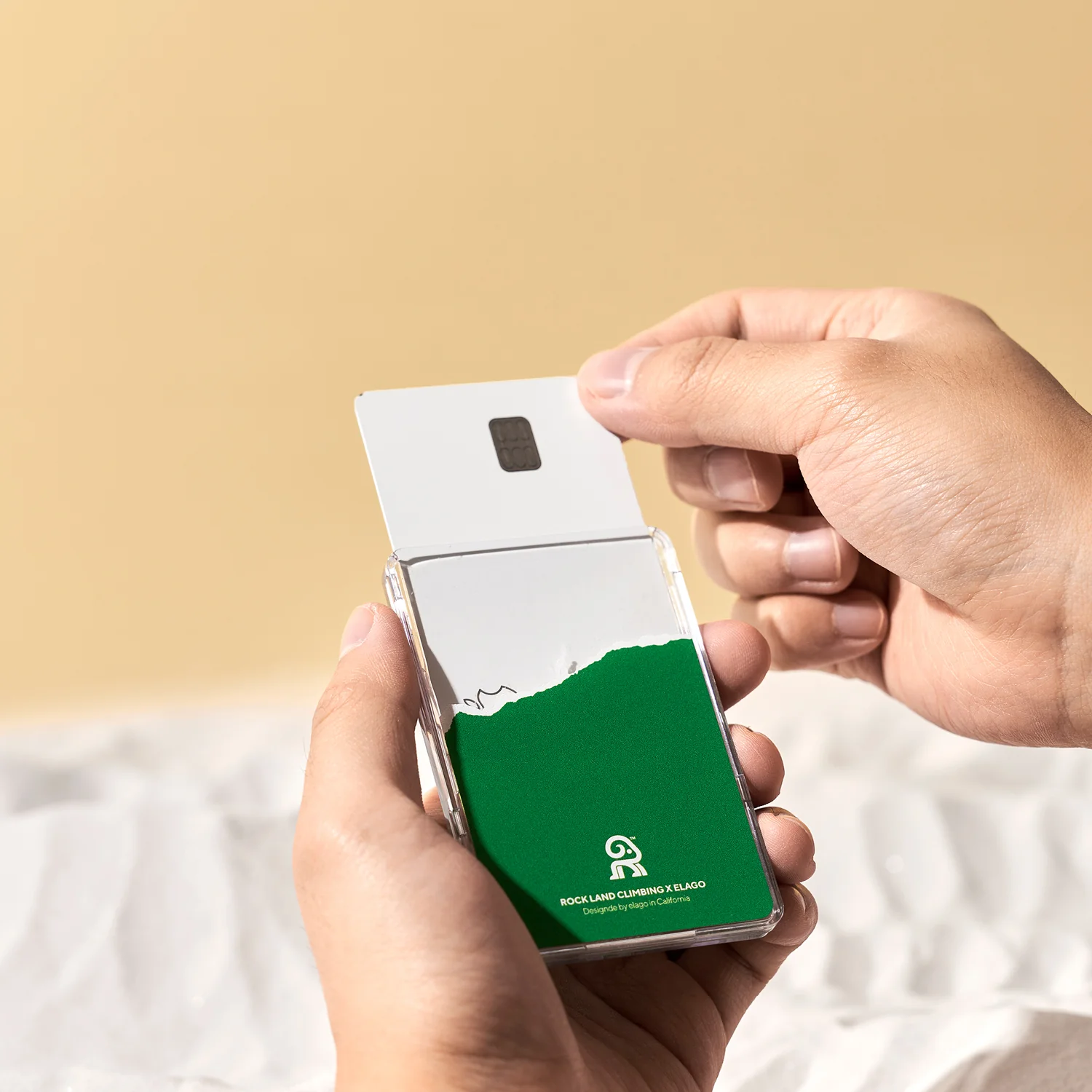 elago X Rockland Magnetic Card Pocket - Image 9